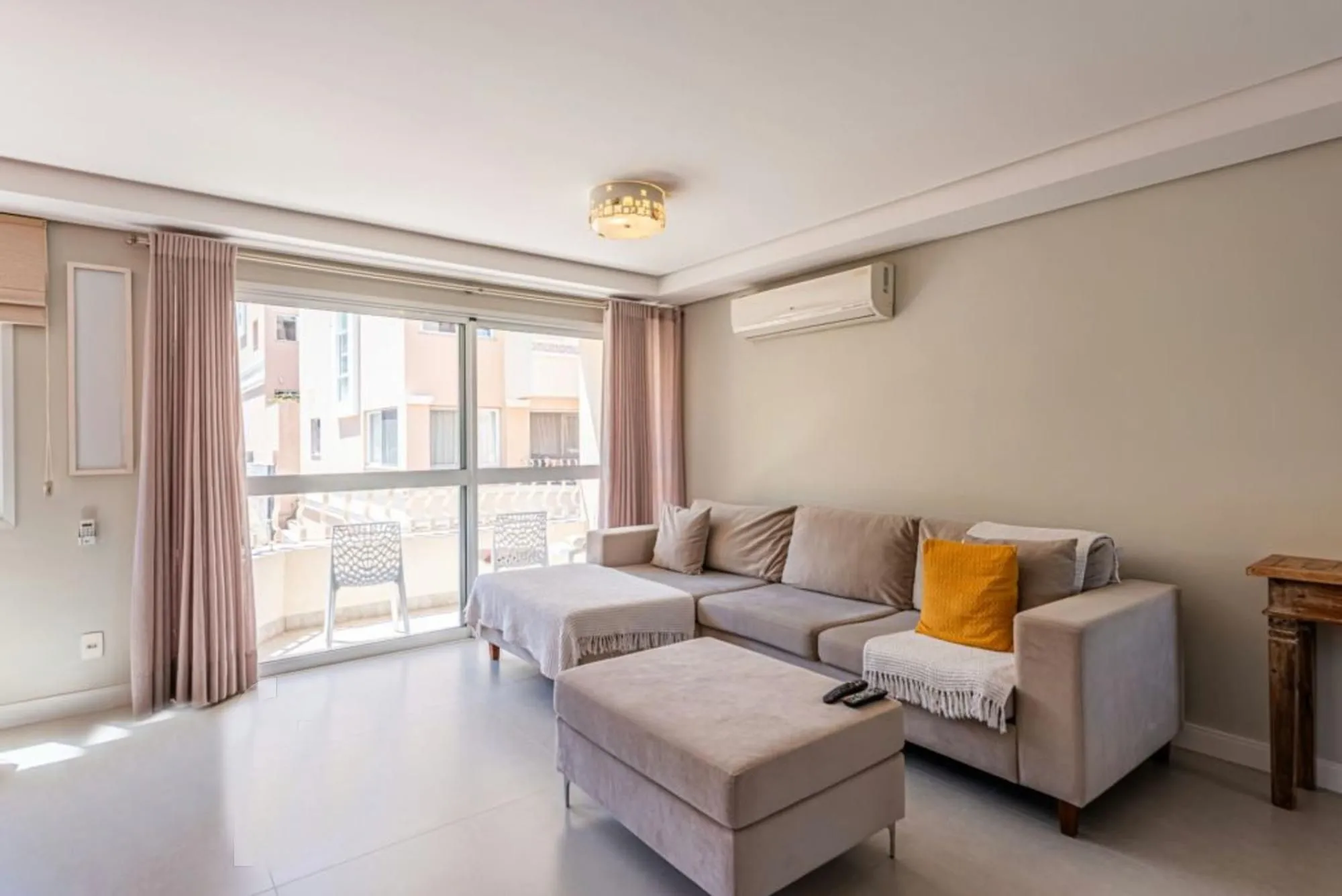 Imagem Casa de Esquina exclusiva em condominio fechado!!!