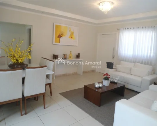 Imagem Encante-se com esta linda casa de acabamento impecável, localizada em um dos melhores condomínios ...