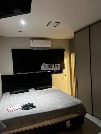 Imagem Casa à venda no Jardim Espanha, Uberaba | 2 dormitórios, suíte, piscina e varanda gourmet
