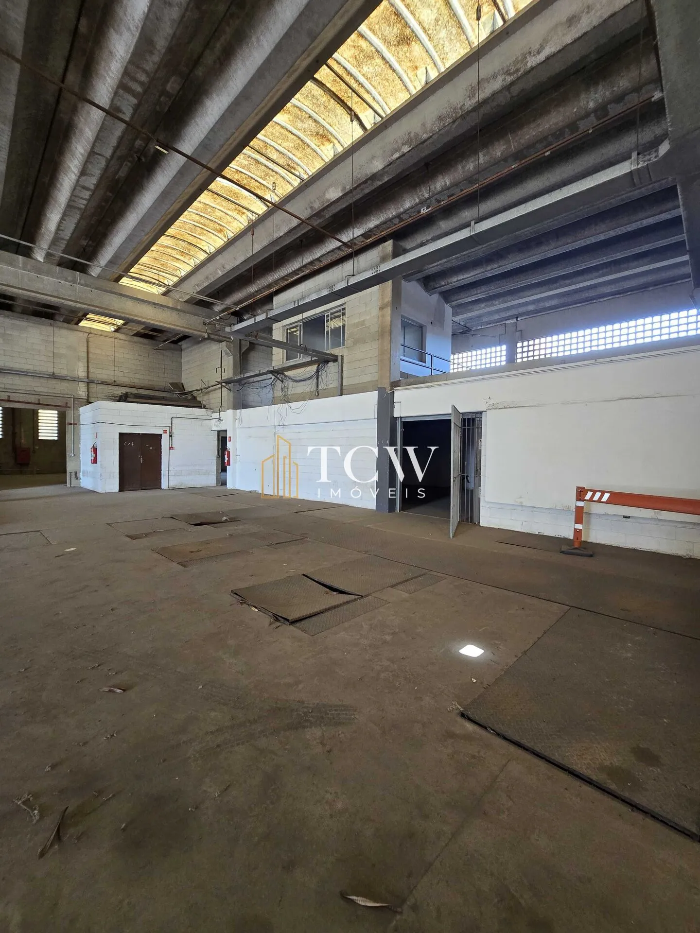 Imagem Galpão Industrial à Venda em Guarulhos | 2.564 m² | Terreno 11.400 m² | ZAE-2