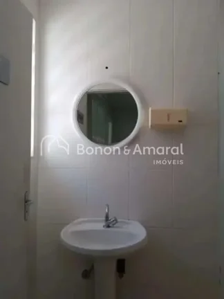 Imagem Excelente oportunidade para quem busca um imóvel amplo, bem conservado e com localização estraté...