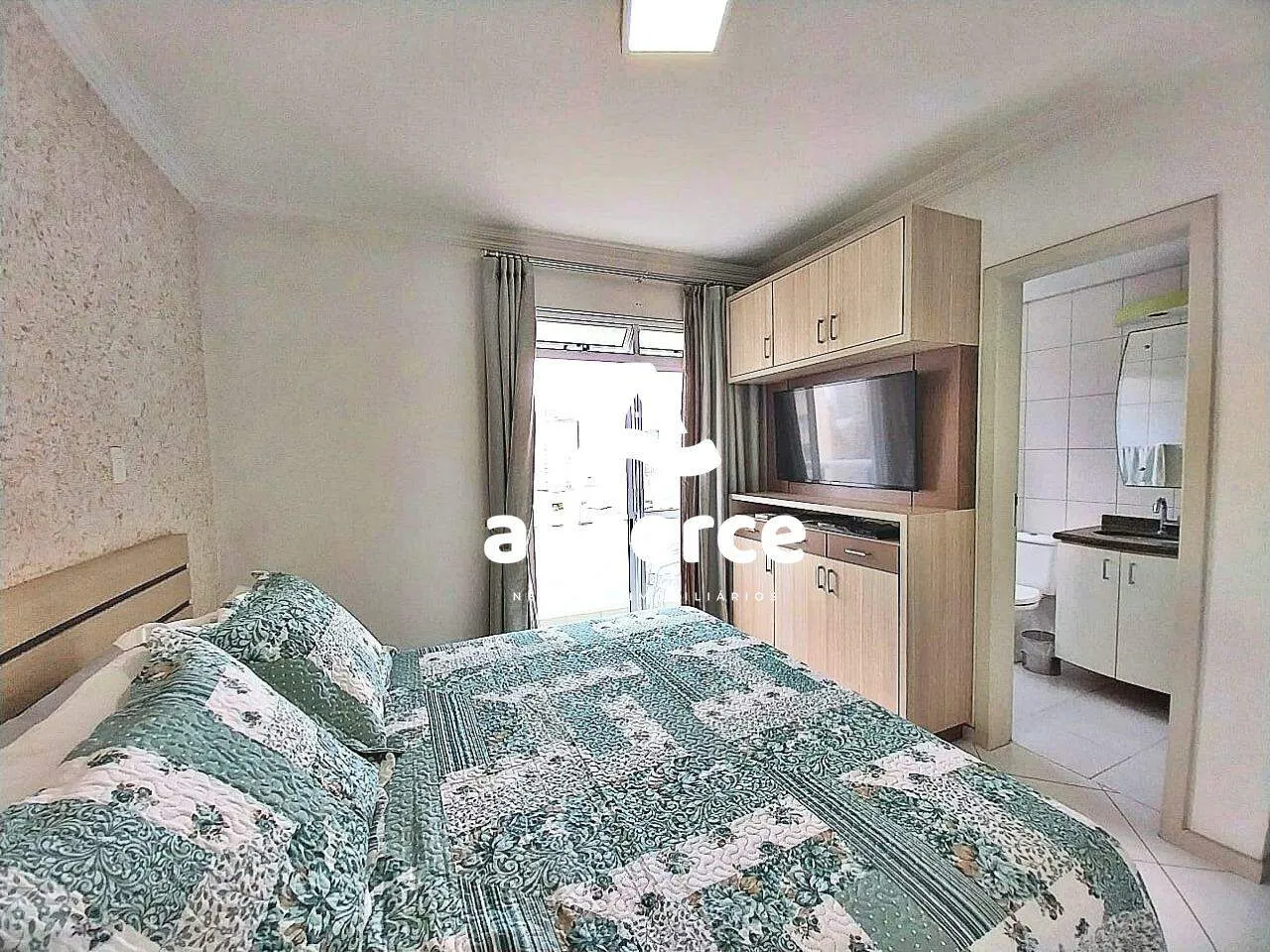 Imagem Aconchegante apartamento com 3 dormitórios e móveis planejados - Campinas, São José/SC