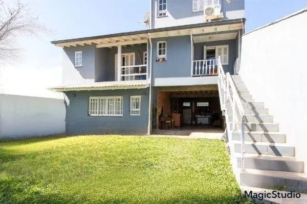 Imagem Sobrado amplo com 4 dormitórios com piscina e casa extra no mesmo terreno - Hípica
