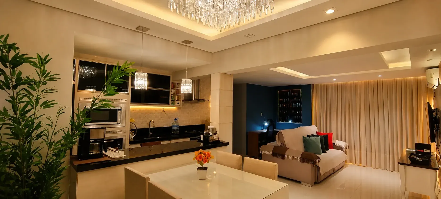 Imagem Apartamento com 2 Quartos à Venda, Locação ou Temporada, 72 metros em Centro - Florianópolis