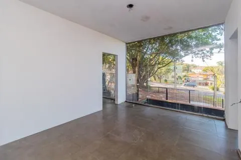 Imagem Oportunidade Única: Casa para Fins Residencial ou Comercial em Local Estratégico!