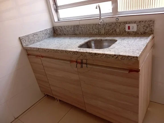 Imagem Casa à venda com 80m², 2 quartos e 1 vaga
Explore esta encantadora casa localizada no acolhedor ba...