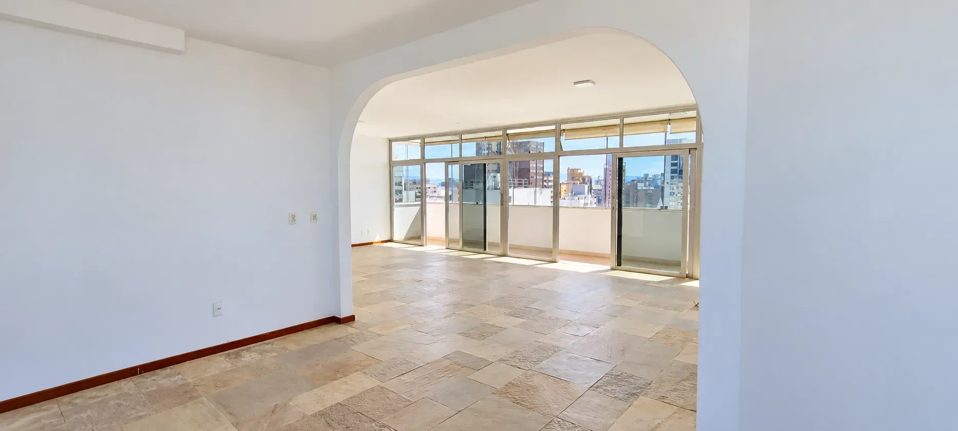 Imagem Apartamento com 4 Quartos à Venda, 215 m² em Centro - Florianópolis