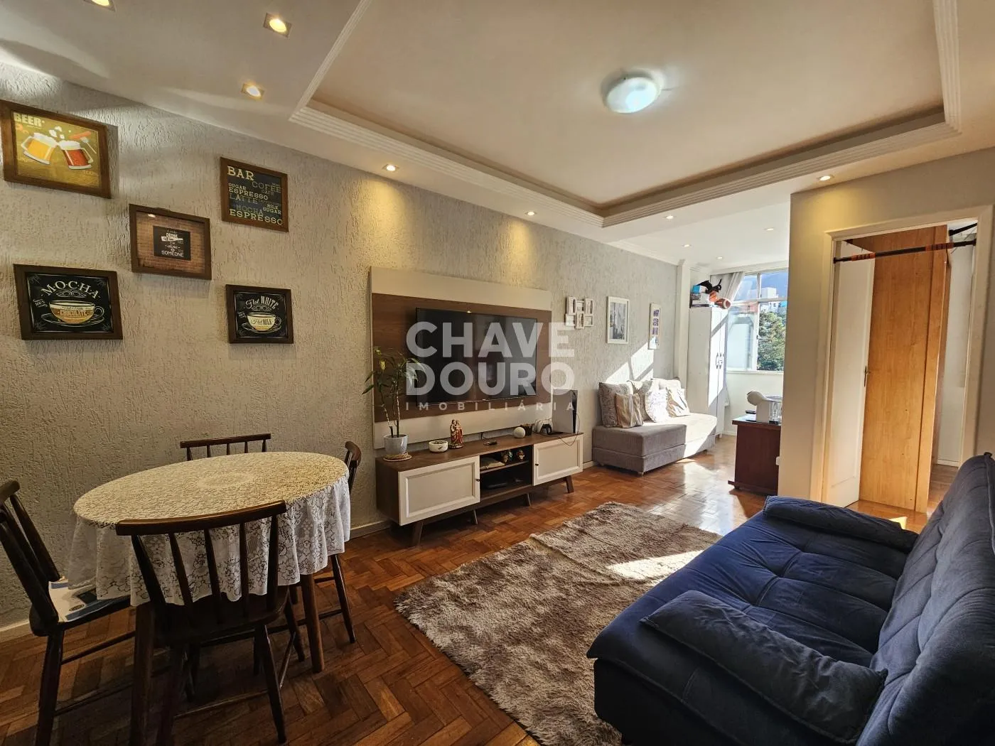Imagem Apartamento reformado em frente a faculdade UNIFESO no Alto!