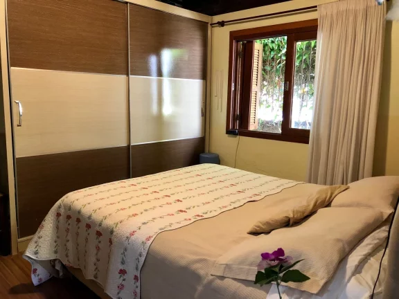 Imagem Oportunidade única: Casa dos sonhos em Garopaba com edícula e jardim exuberante!