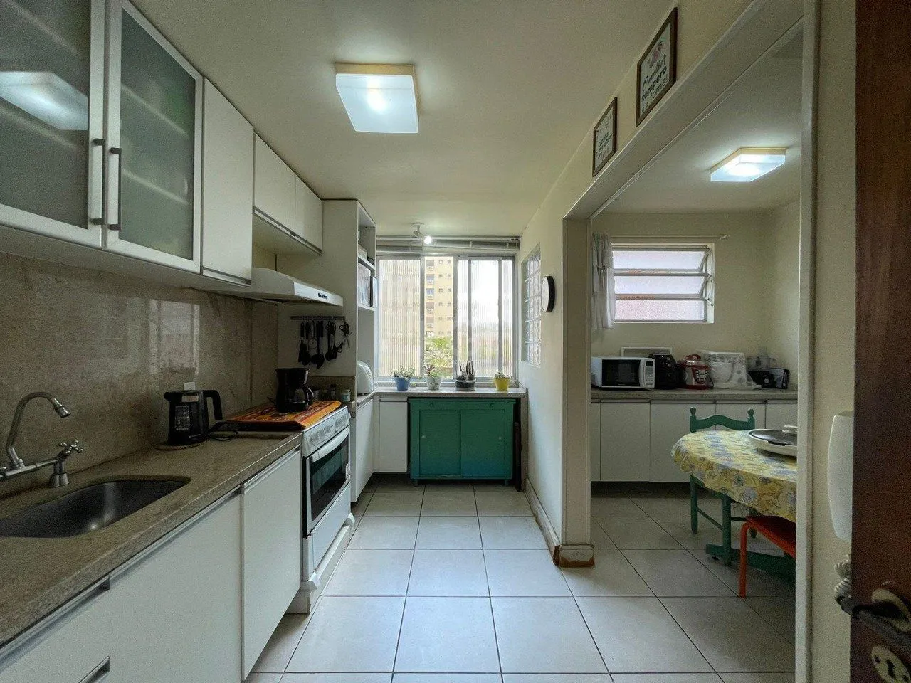 Imagem Cobertura a venda 5 Quartos, suíte e 2 vagas, no Bairro Menino Deus, Poa/RS