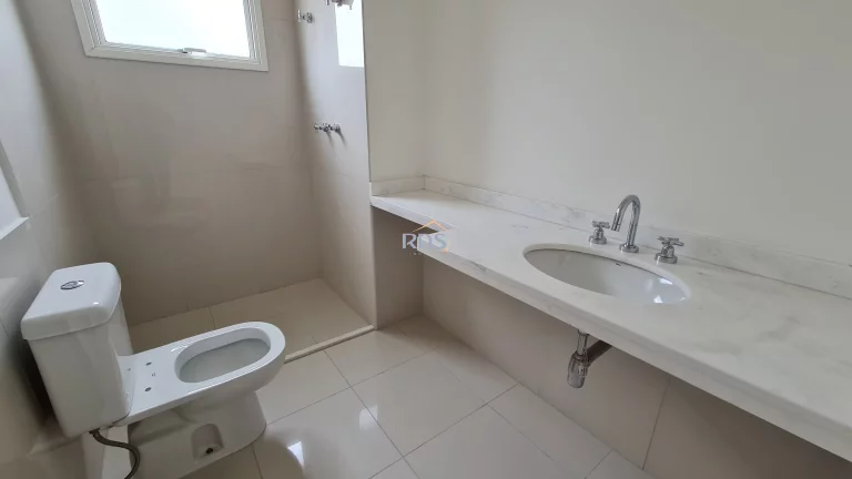 Imagem Vende apartamento cobertura no contrapiso de 510m², com 4 suítes, 5 vagas, depósito e piscina privativa