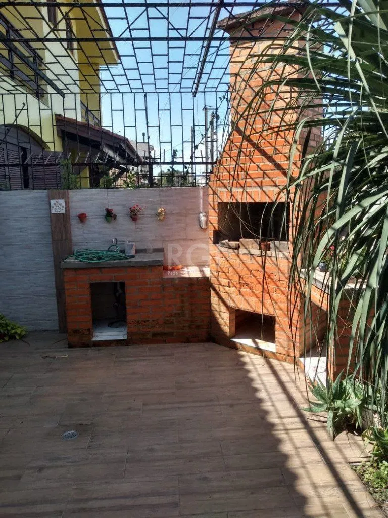 Imagem Casa para Venda - 254m², 3 dormitórios, 2 vagas - Sarandi