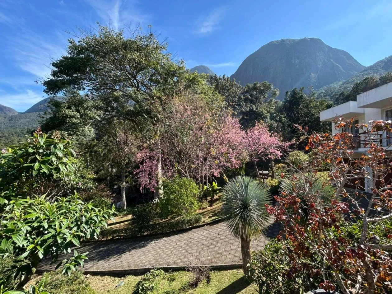 Imagem Casa em Condomínio para Venda em Petrópolis / RJ no bairro Araras