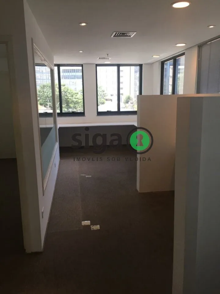 Imagem Conjunto Comercial à Venda Excelente Oportunidade para Investimento ou Instalação da Sua Empresa