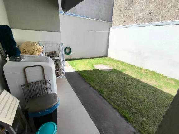 Imagem Casa 3/4 Sendo 1 Suite Com Otimo Quintal No Condominio Les Arcs , Oportunidade