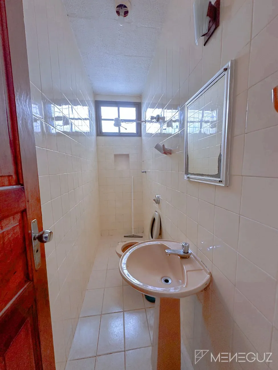 Imagem Casa na Av. Copacabana - Praia do Morro | 4 quartos (suíte) + casa 2 quartos nos fundos | 360 m² de terreno | 6 vagas