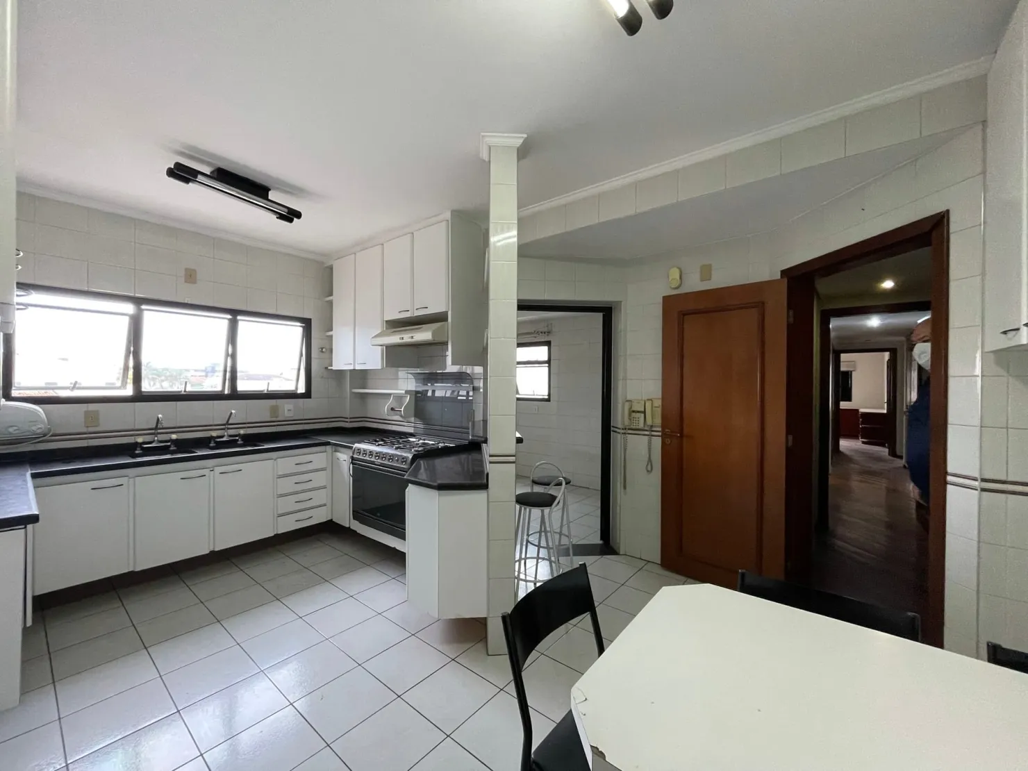 Imagem Apartamento à venda 3 Quartos, 1 Suite, 2 Vagas, 187M², Centro, Taubaté - SP | Condomínio Village Residence