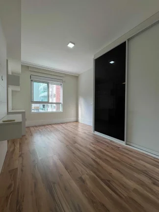Imagem Apartamento com 3 Suítes e 2 Vagas de garagem em Florianópolis