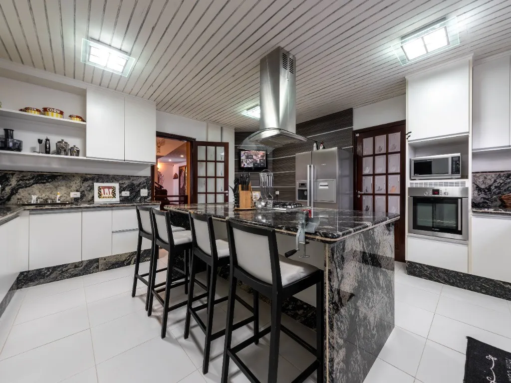 Imagem Casa em Campos do Jordão-SP, casa e jardim Manancial Campos do Jordão SP, casa com 4 quartos e 4 suítes em Campos do Jordão sp, casa 4 dormitórios
