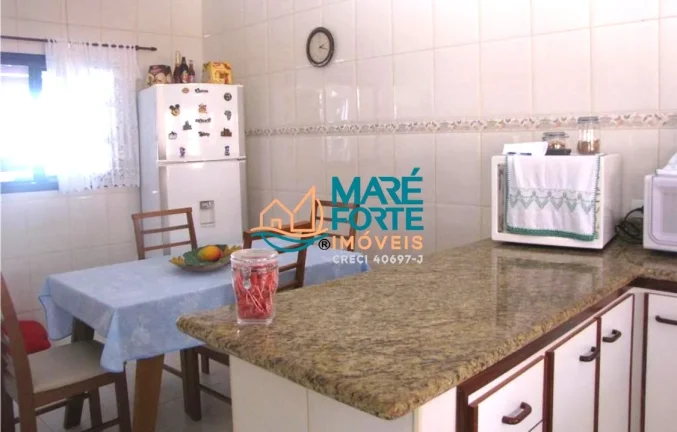 Imagem Sobrado no Centro de Ubatuba SP, bem arejado acabamento de Primeira, Documentação ok