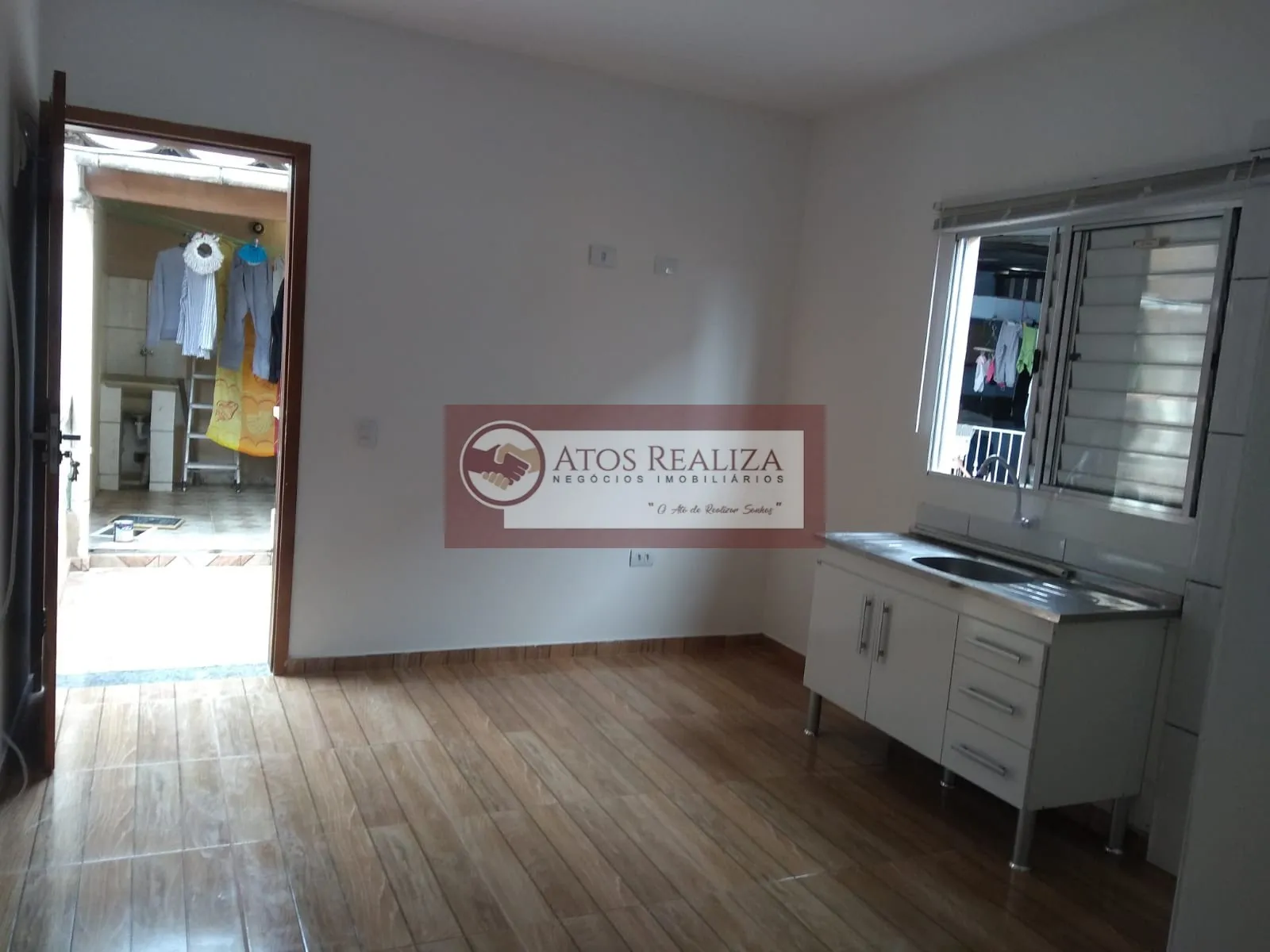 Imagem Alugue Casa/Fundos, 1 quarto em Jardim Lallo por R$ 950,00