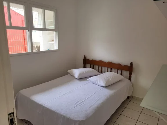 Imagem Oportunidade Única: Pousada Histórica à venda em Garopaba-SC, a 1 Quadra da Praia Central!