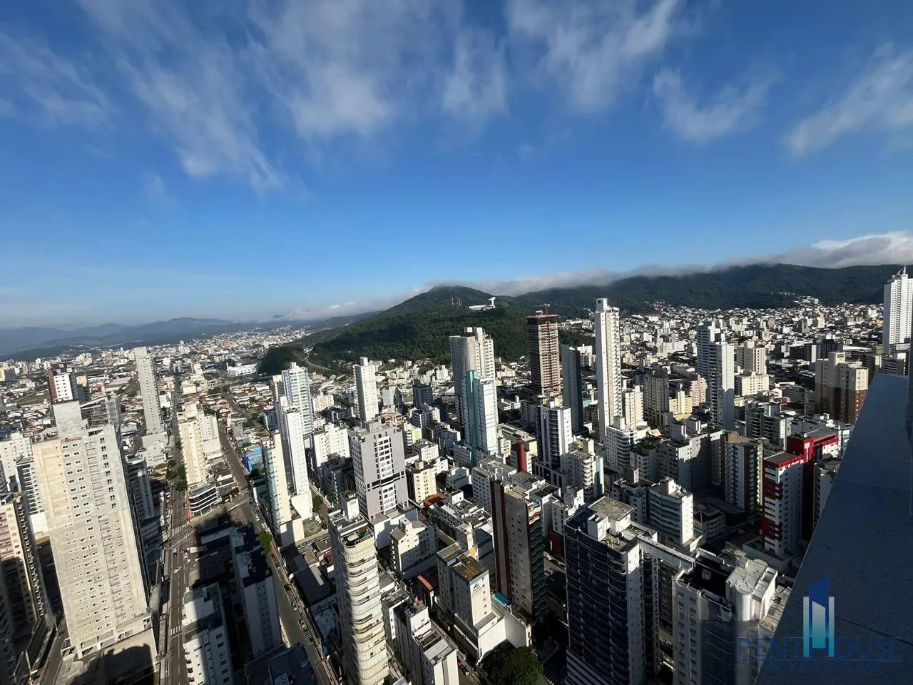Imagem Apartamento Quadra Mar para Venda em Balneário Camboriú, CENTRO, 4 dormitórios, 4 suítes, 5 banheiros, 3 vagas