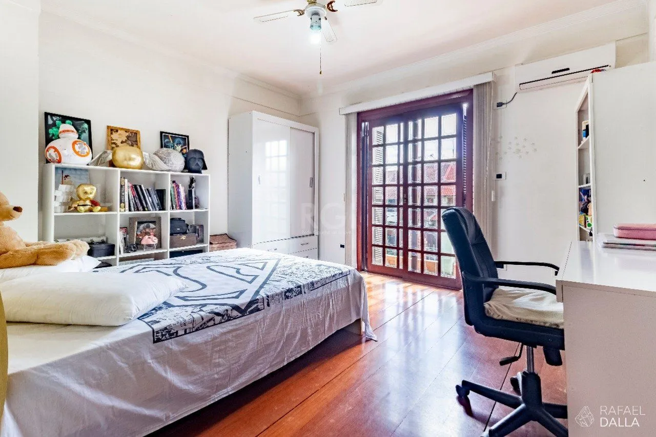 Imagem Casa para Venda - 574m², 3 dormitórios, sendo 2 suites, 8 vagas - Jardim Planalto