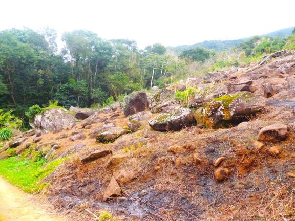 Imagem Terreno à venda em Garopaba-SC, bairro Macacu, 46.578,61m², com vista para Lagoa e Mar!