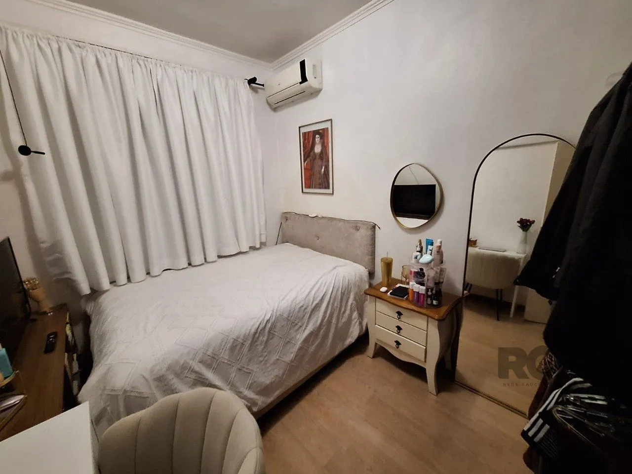 Imagem Apartamento de quatro dormitórios e uma vaga de garagem no bairro Bom Fim em Porto Alegre.