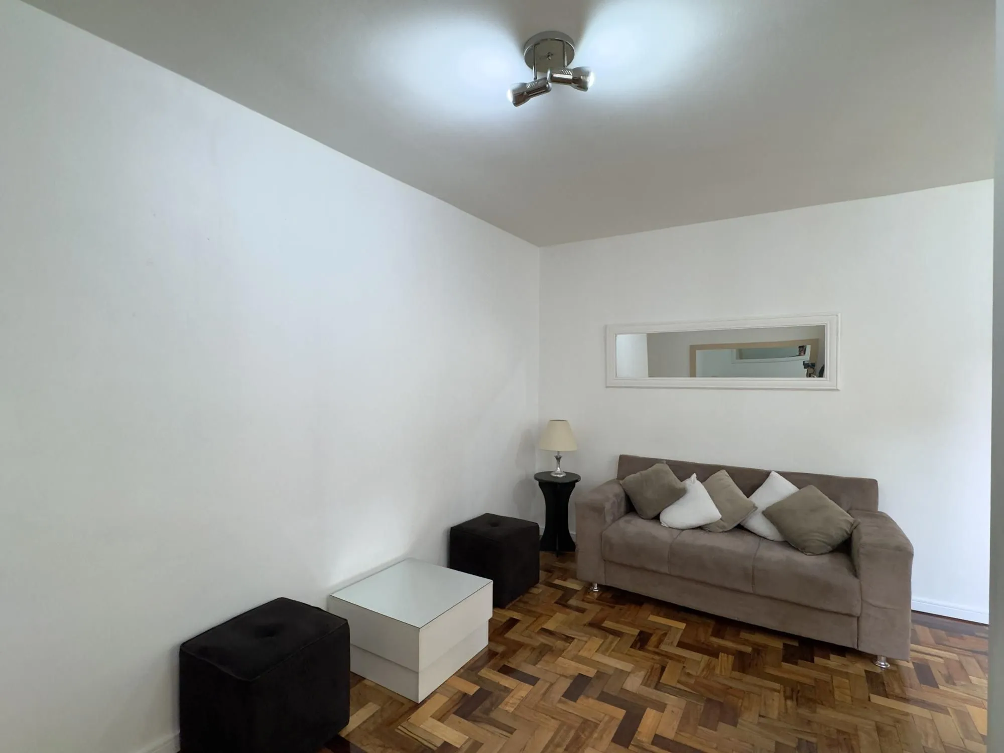 Imagem Apartamento de 2 dormitórios, super amplo e bem iluminado no Centro Histórico