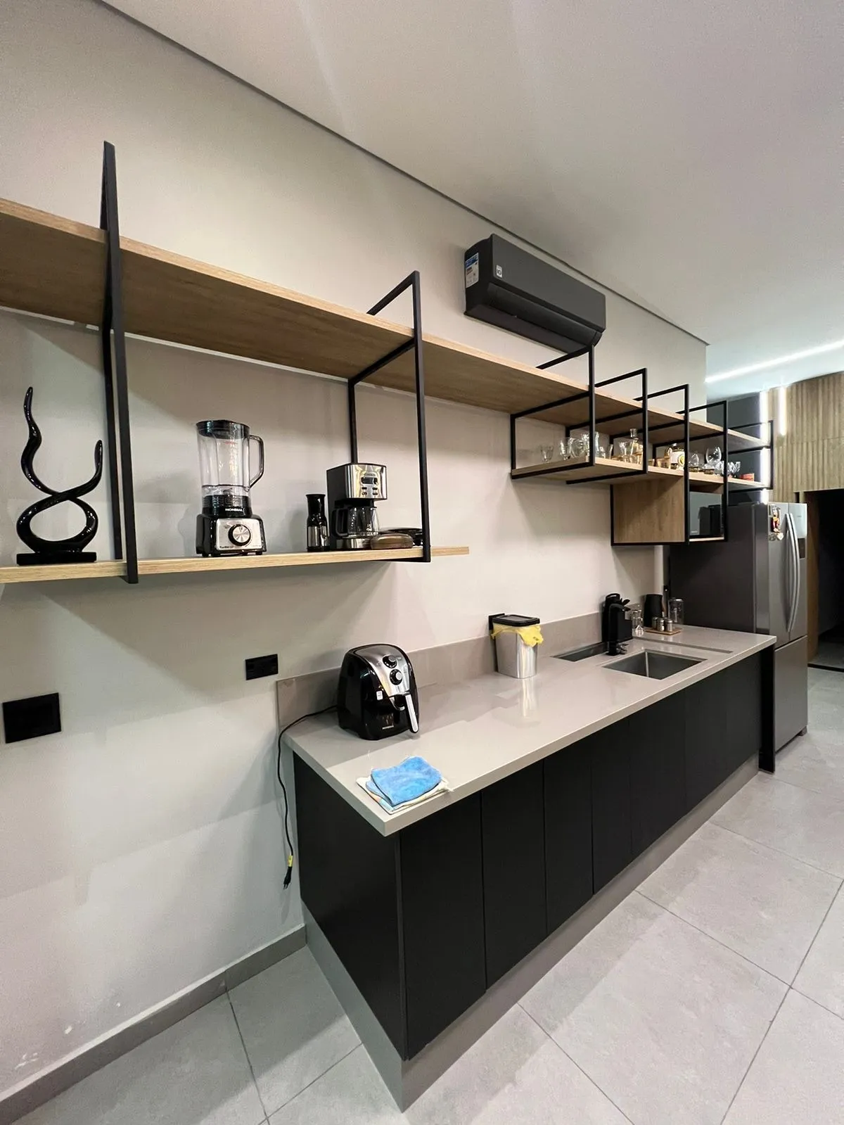 Imagem Luxuosa Casa de 700m² em Santa Isabel - Beira da Água com 6 Suítes