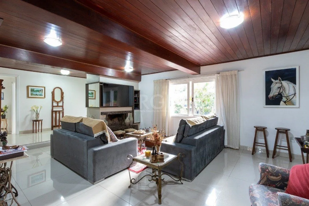 Imagem Casa para Venda - 300m², 4 dormitórios, sendo 2 suites, 4 vagas - Vila Assunção