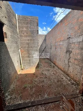 Imagem Casa padrão semiacabada à venda no bairro Lourdes em Uberaba