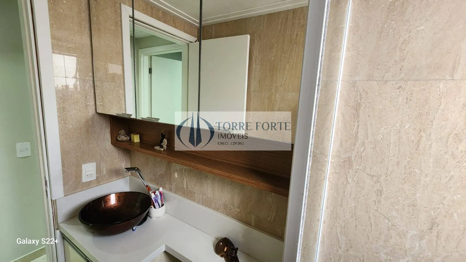 Imagem Apartamento de 2 dormitórios com sacada na Vila Carmosina