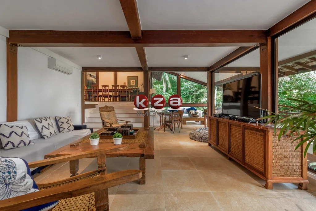 Imagem Casa de Luxo em Condomínio à Venda em Iporanga - Guarujá-SP: 7 Quartos, 7 Suítes, 3 Salas, 8 Banheiros, 4 Vagas, 338m².
