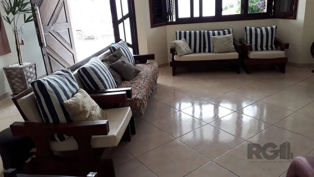 Imagem Casa 3 dormitórios + piscina + 4Vagas garagem + 2 quadras mar