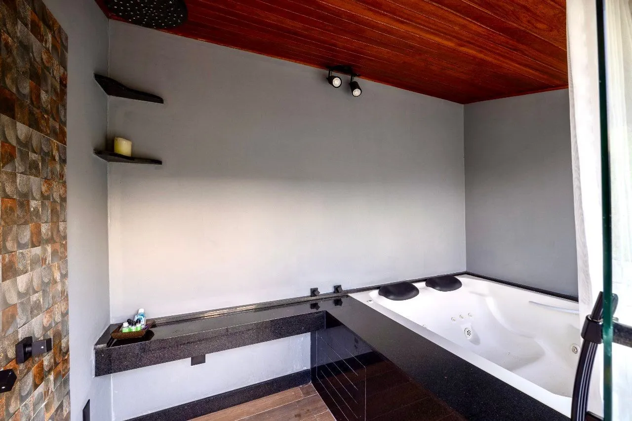 Imagem Casa em Condomínio para Venda em Teresópolis / RJ no bairro Albuquerque