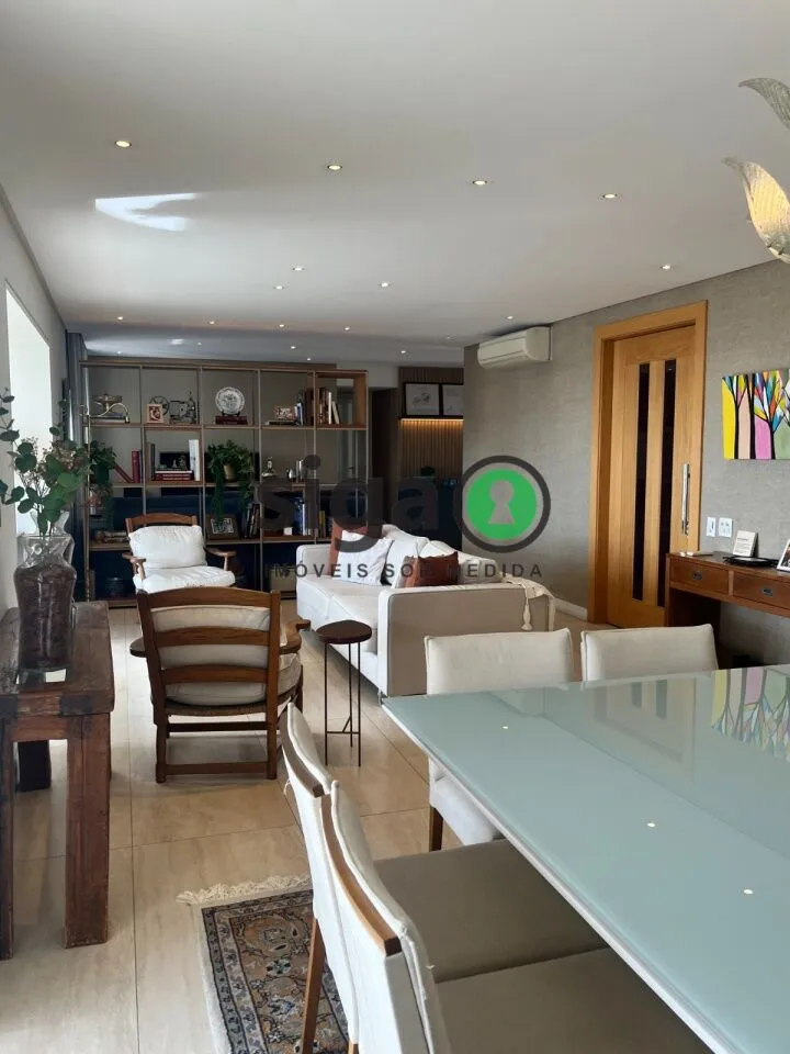 Imagem Apto à Venda com 200m², 3 suites, 4 vagas, Semi mobiliado, andar alto, no Panamby