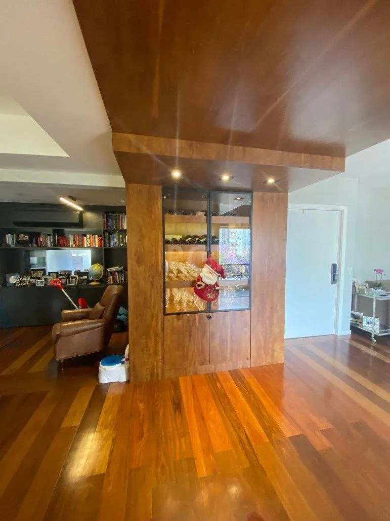 Imagem Apartamento a venda reformado 3 suítes, bairro Rio Branco