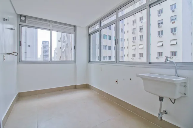 Imagem Apartamento 210M², 2Q, 1 Suíte, 2 Banheiros, 1 Vaga, Varanda, Academia, Salão de Festas, Playground, Jardim.