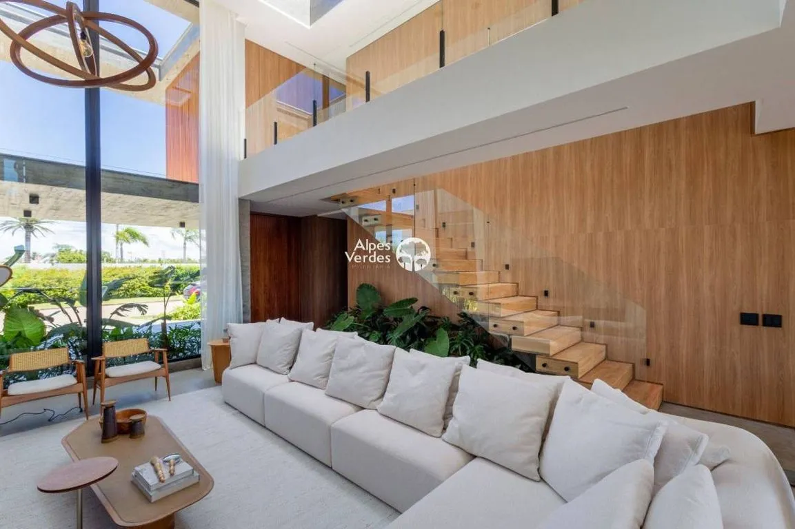 Foto do imóvel Vende-se casa prox ao centro de Xangri-lá - 6 Quartos- Valor R$7.950.000,00