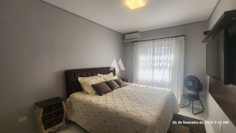 Imagem Viva com Conforto e Estilo em um Sobrado de Três Andares!