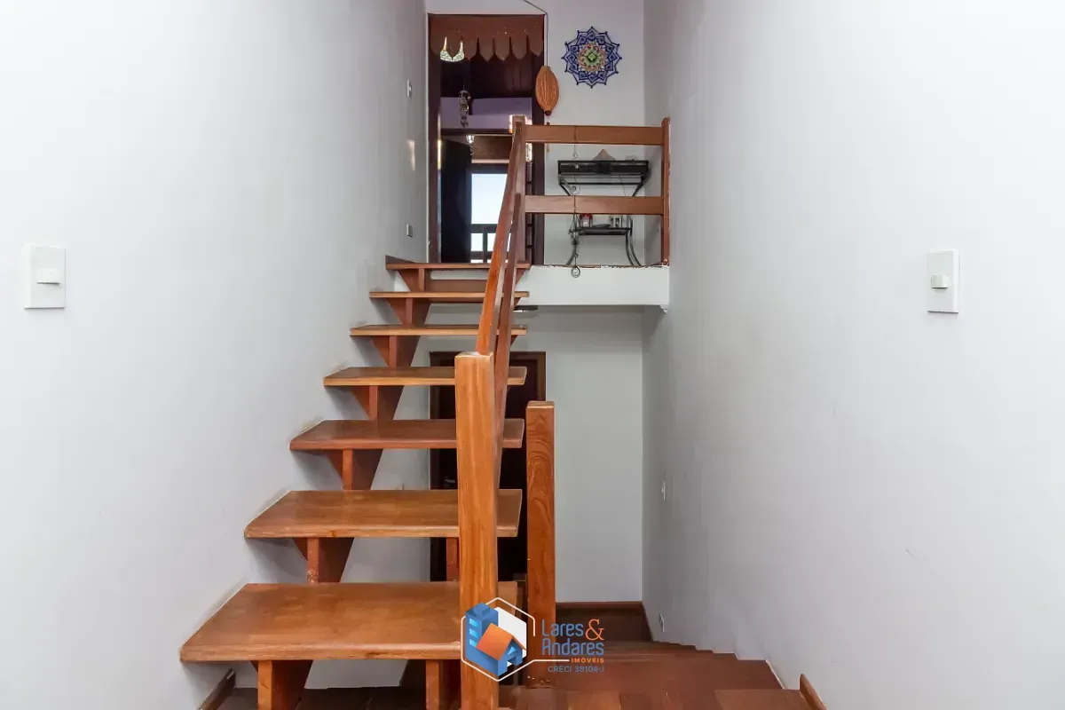Imagem Sobrado para venda em Jardim Regina com 3 quartos, sendo 1 suíte, 224m²