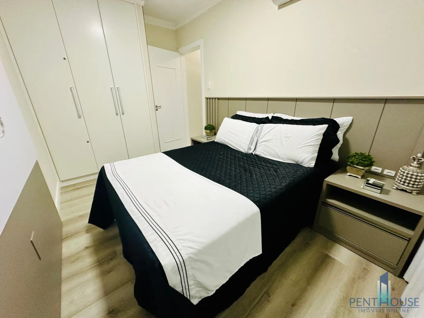 Imagem Apartamento Quadra Mar para Venda em Balneário Camboriú, CENTRO, 2 dormitórios, 1 banheiro, 1 vaga
