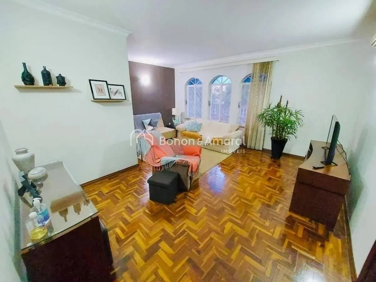 Imagem Casa à venda próxima à Lagoa do Taquaral em Campinas