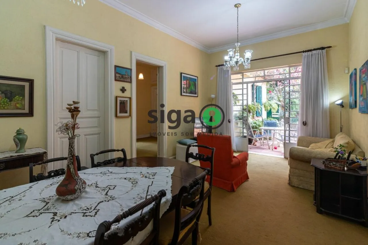 Imagem Casa Alto Padrão em Moema de 5 quartos com 8 vagas - 440m² à Venda.