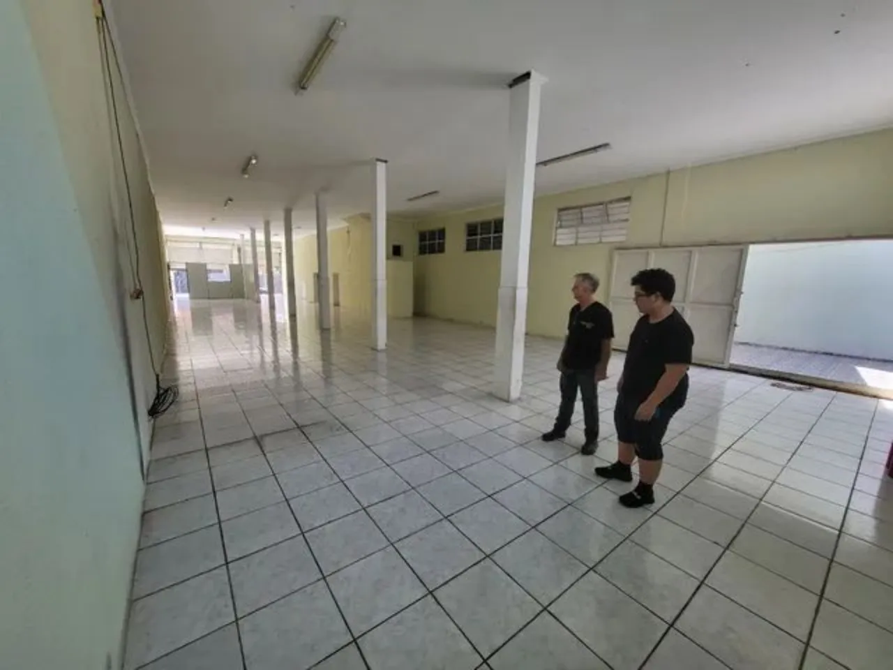 Imagem Salão Comercial à Venda em Sorocaba-SP - Jardim Simus: 2 Salas, 2 Banheiros, 2 Vagas, 314m² de Área!