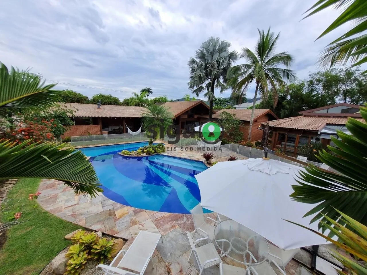 Imagem Casa a Venda em Condomínio Jardim Acapulco 5 quartos