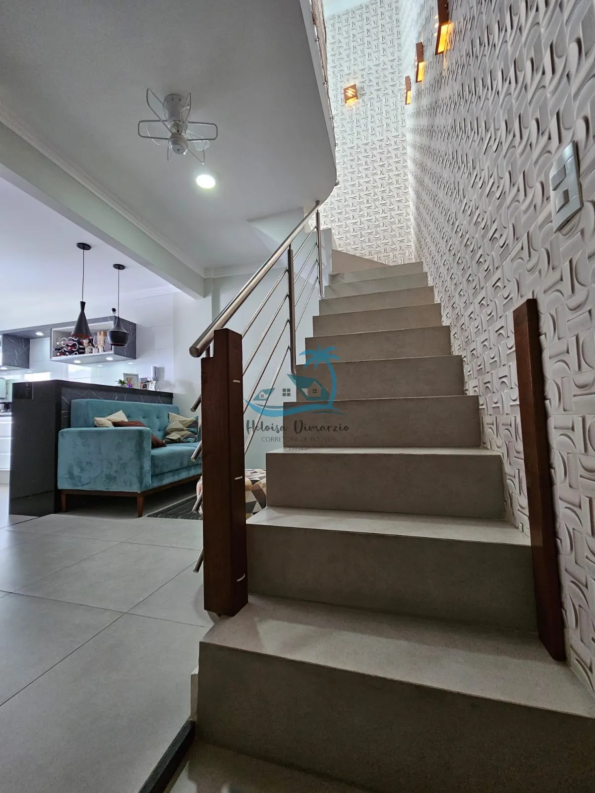 Imagem Belíssima cobertura duplex reformada, com 3 dormitórios, à venda a 350m da orla do Itaguá em Ubatuba.